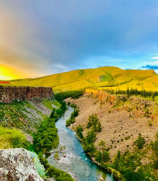 chuluut river-mongoliantours.com